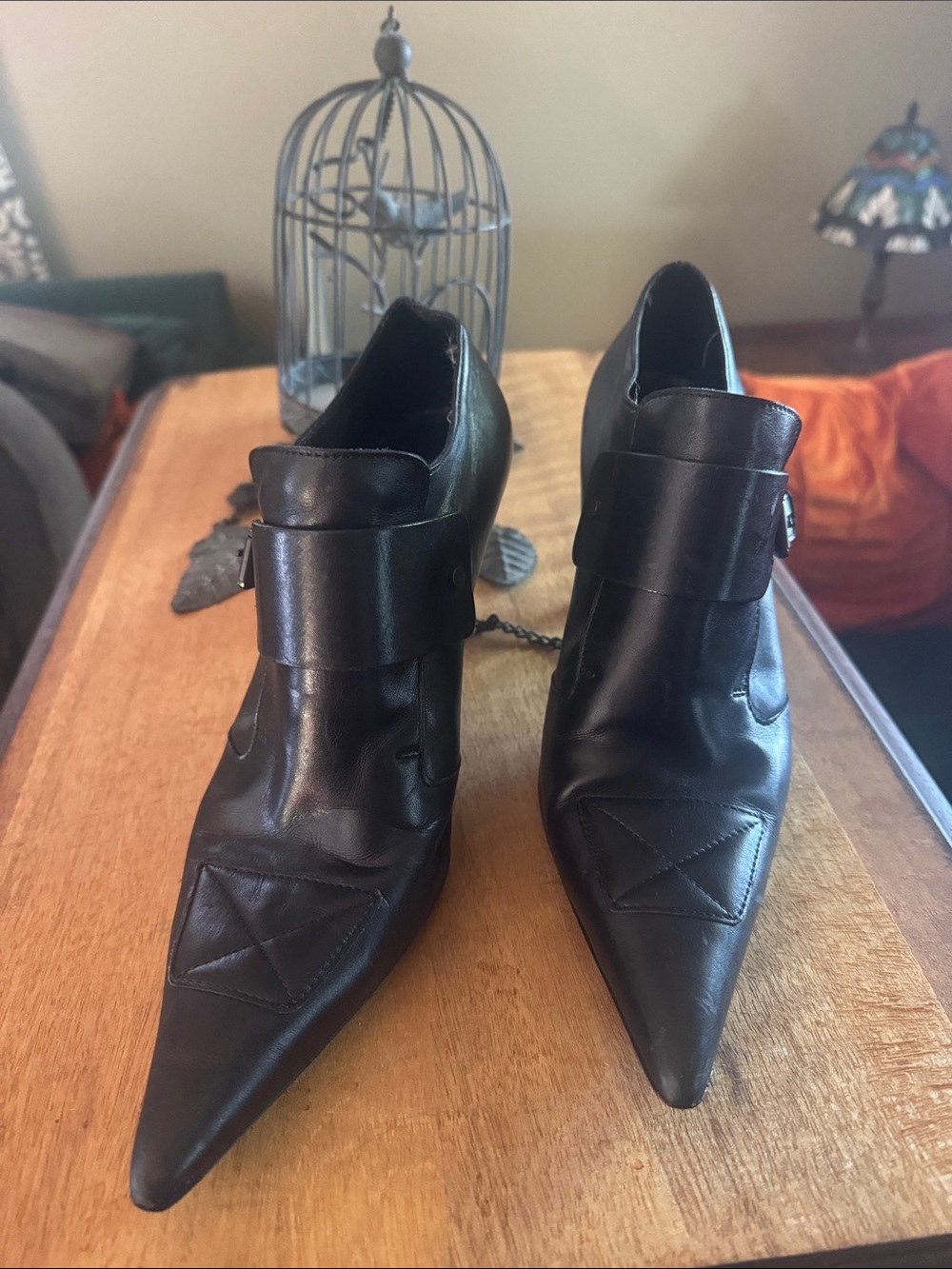 Gucci Black Pointed Leather Strap Heels